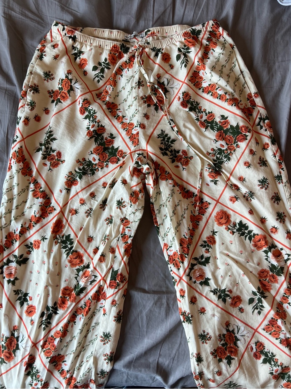 Abercrombie & Fitch Cream Lounge Pants with Coral Floral Print